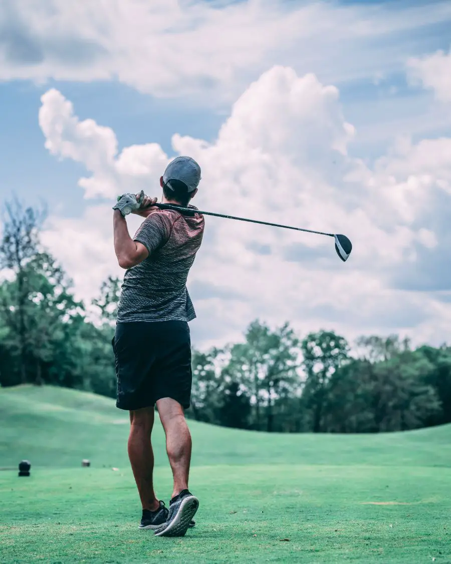 Should Golfers Shorten Their (Benefits and Drawbacks) - Golf Gadget