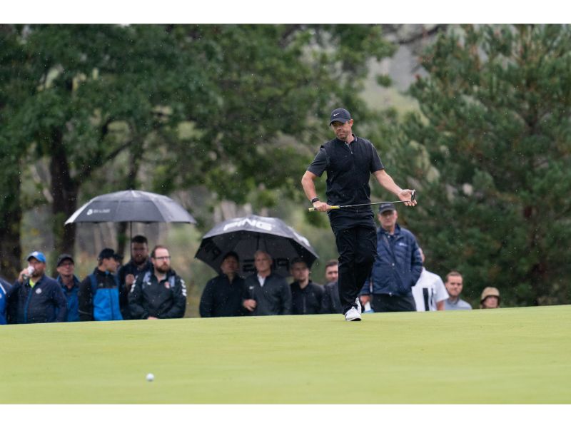 Rory McElroy Golfing Rain