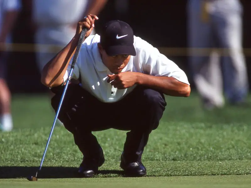 Tiger Woods Sizing Putt